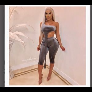 Women’s 2 piece Set .